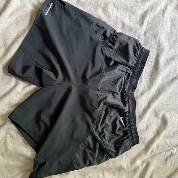 Nike Black Athletic Shorts - Picture 3 of 3